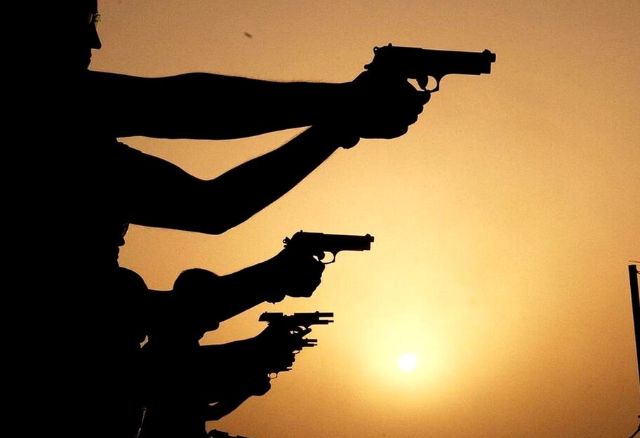 Гражданские смогут использовать огнестрельное оружие для защиты Украины – решение Кабмина - фото 1