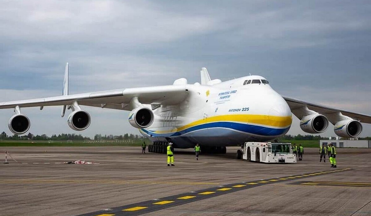 Украинский самолет-гигант "Мрия" восстановят после победы: сроки пока называть рано   фото