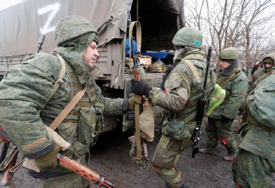 Военные РФ в упор расстреливают украинок - СБУ перехватила разговор оккупанта - фото 1