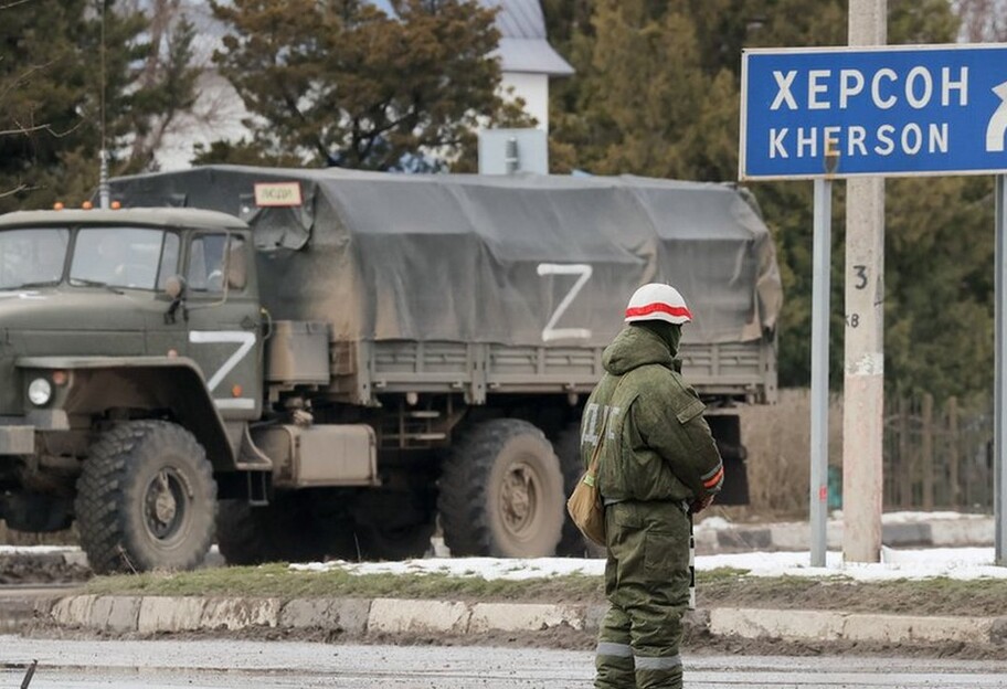 Российские оккупанты в Херсоне заставляют мужчин воевать против Украины  - фото 1