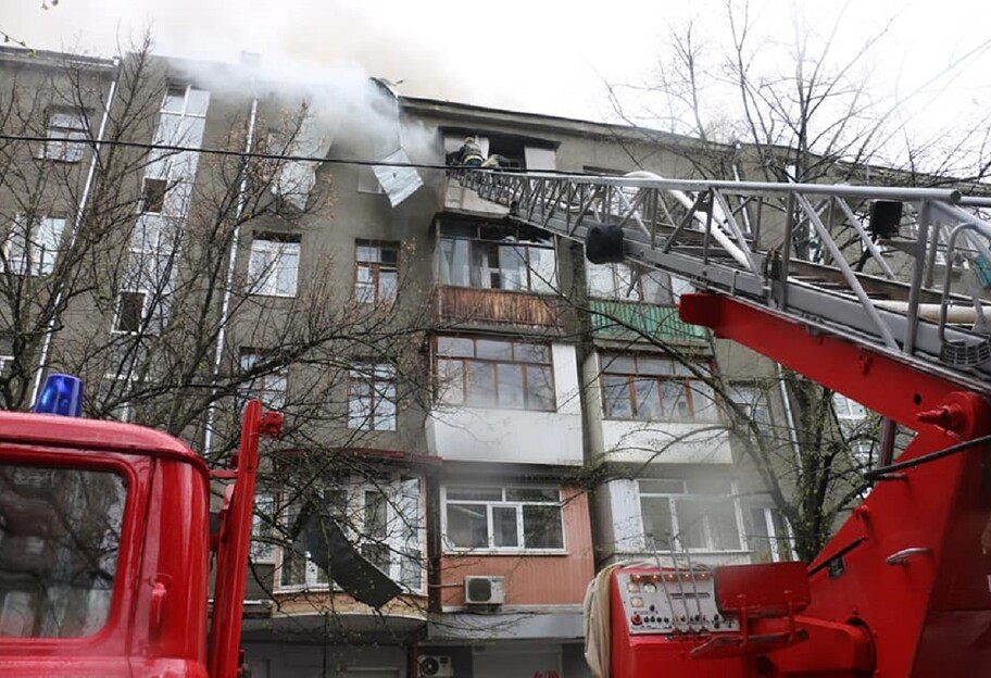 Обстрелы Харькова - снаряды упали на детские площадки, два человека погибли - фото 1