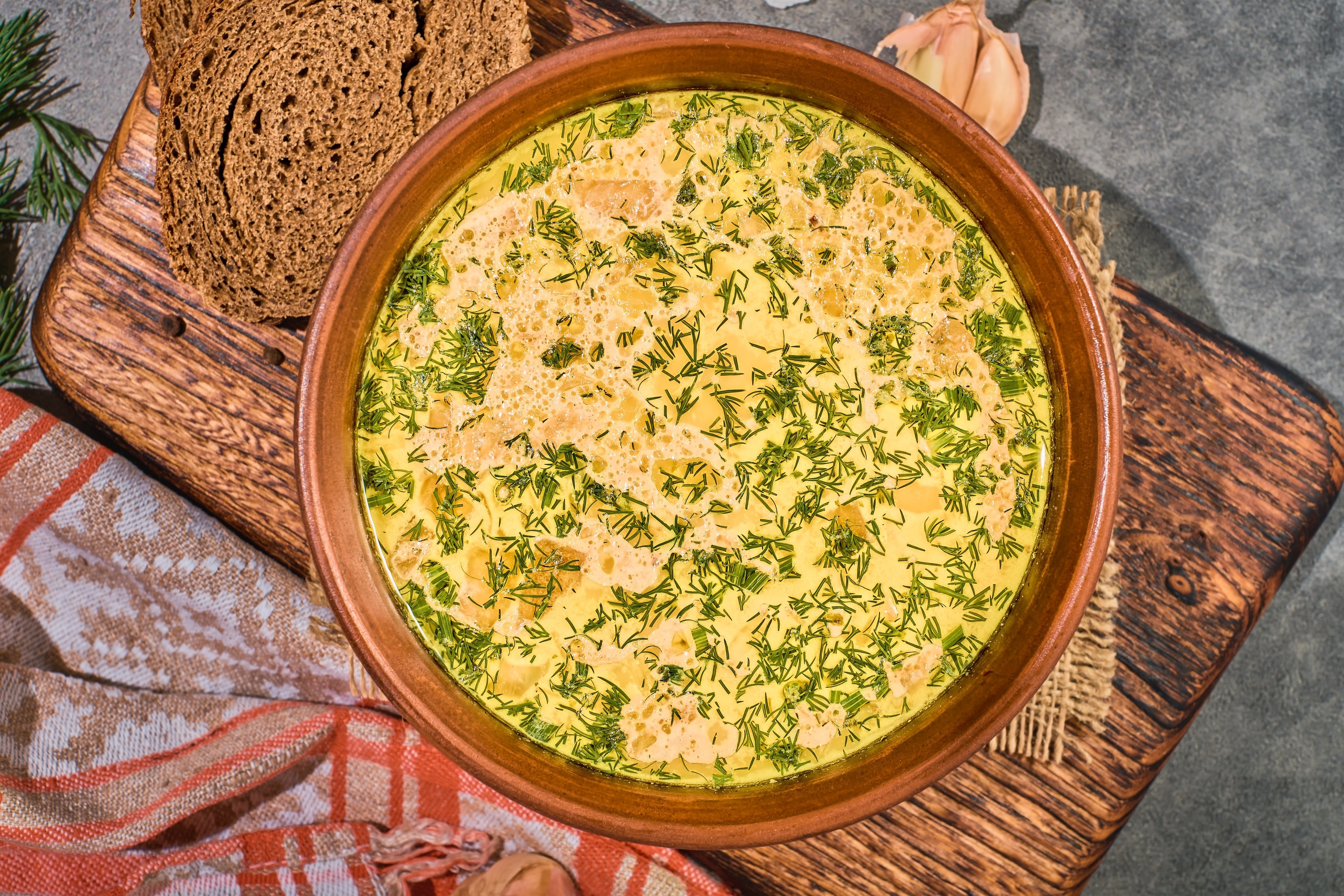 Грибной суп с колбасным сыром - рецепт приготовления - фото 1