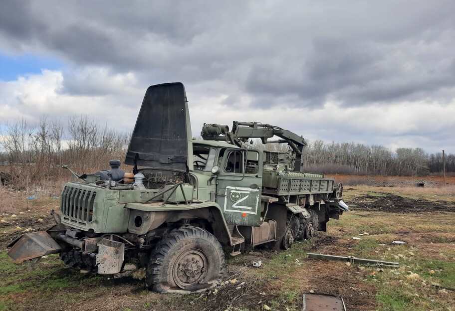 Втрати російської армії - відео знищення вертольотів та важкої військової техніки - фото 1