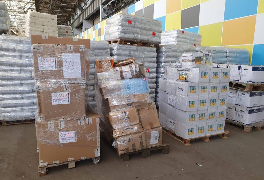 В 11 украинских городов доставили 200 тонн гуманитарной помощи - фото - фото 1