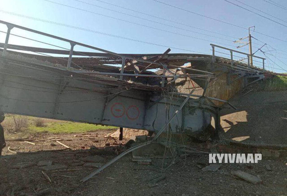 Під Мелітополем підірвано залізничний міст на шляху до Криму - фото 1