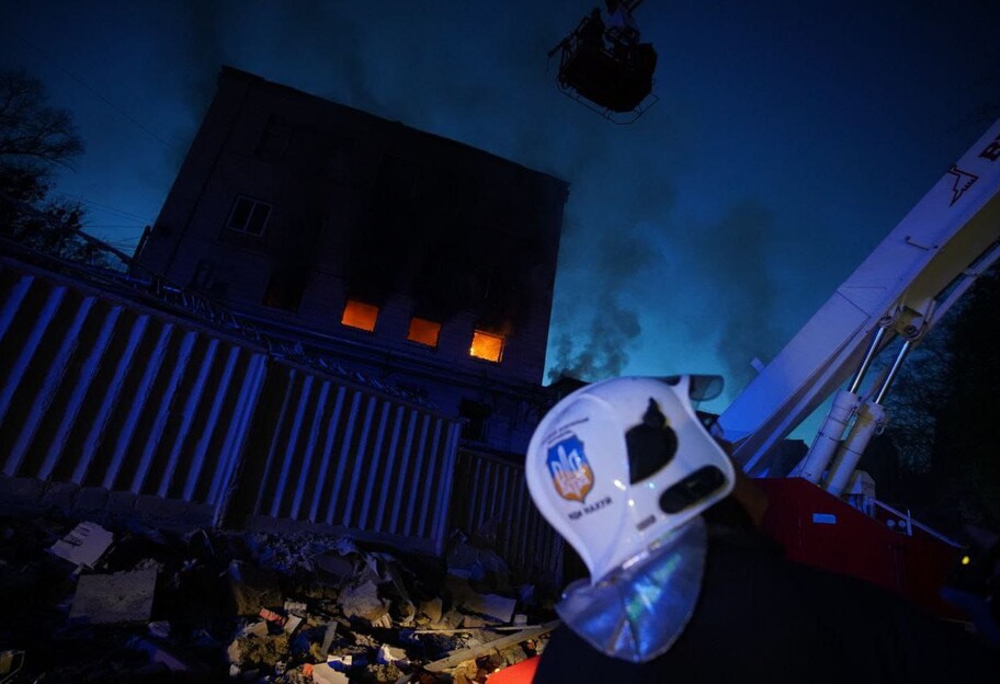У Шевченківському районі Києва зруйнували багатоповерхівку - постраждали десятеро осіб, фото - фото 1