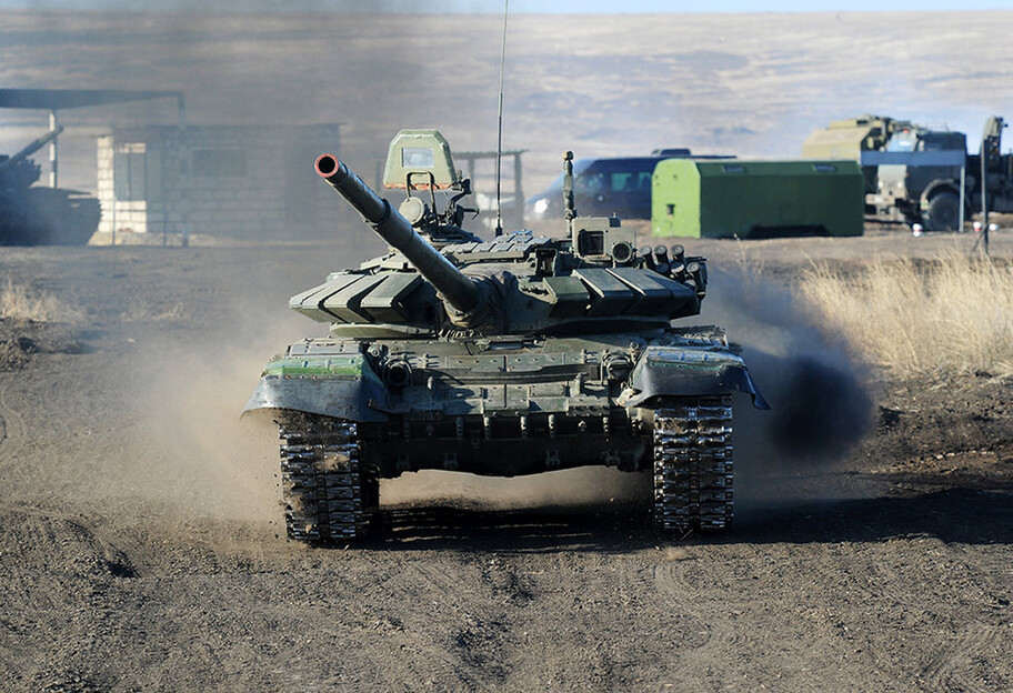 Военная помощь Украине - Польша передала 200 танков Т-72  - фото 1