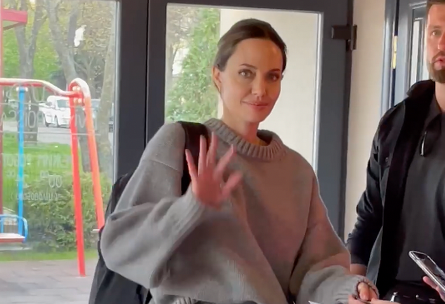 Анджелина Джоли во Львове поддержала украинцев, фото, видео  - фото 1