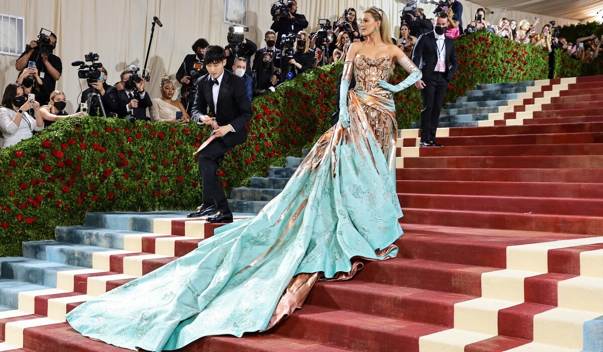 Met Gala-2022: самые запоминающиеся наряды с ковровой дорожки (фото) фото