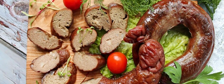 Смачно та бюджетно: рецепт домашньої ковбаси з печінки