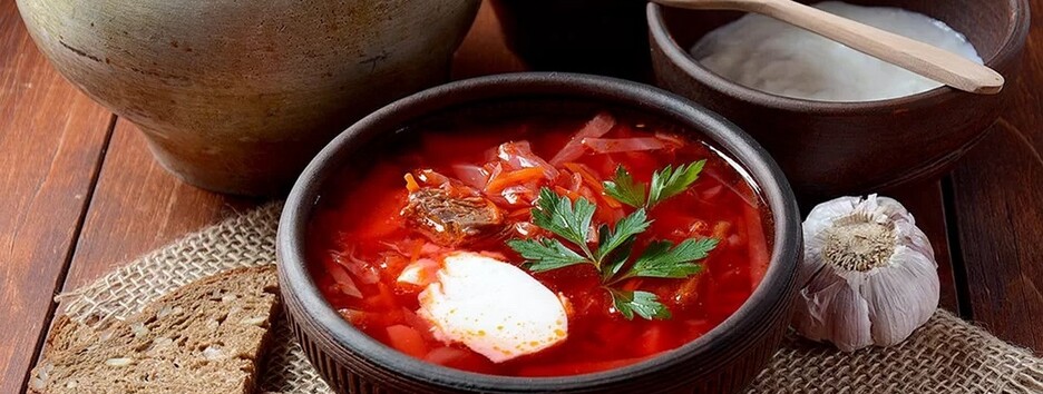 Борщ с белыми грибами и копченой грушей: рецепт от известного шеф-повара 