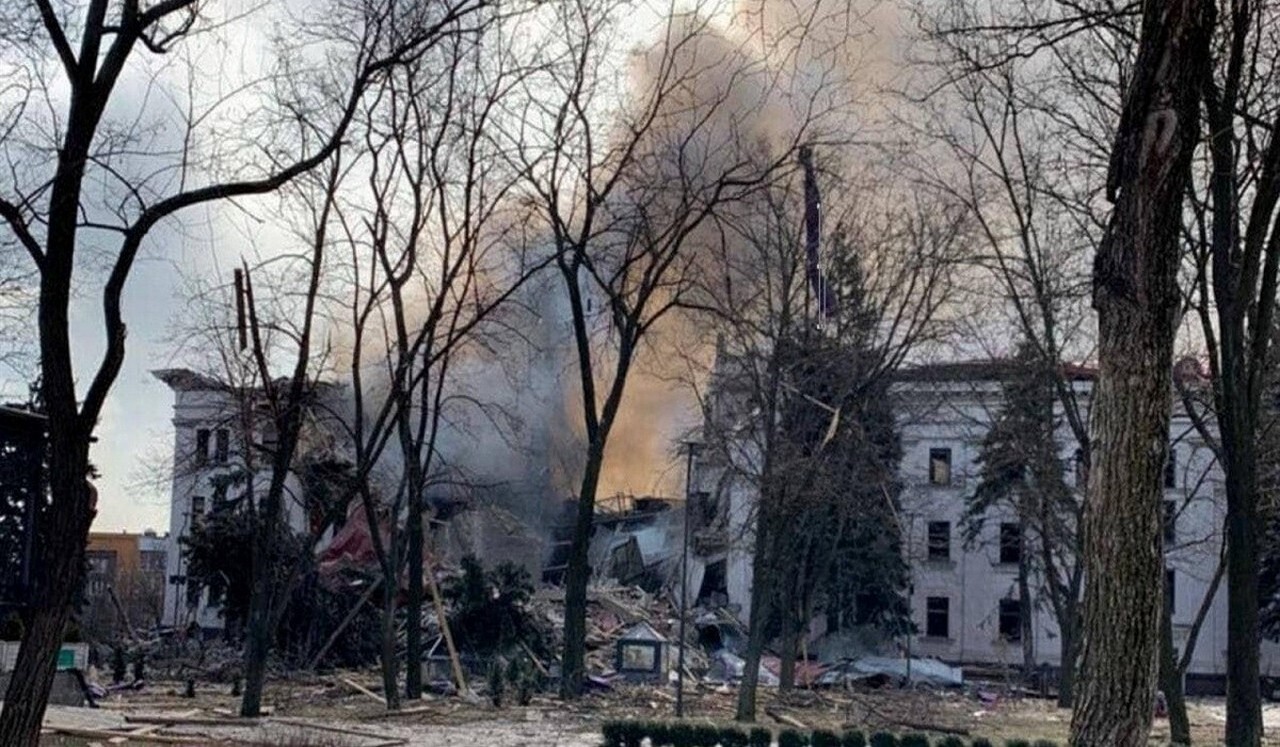 Удар по драмтеатру в Мариуполе - погибло 600 человек  - фото 1