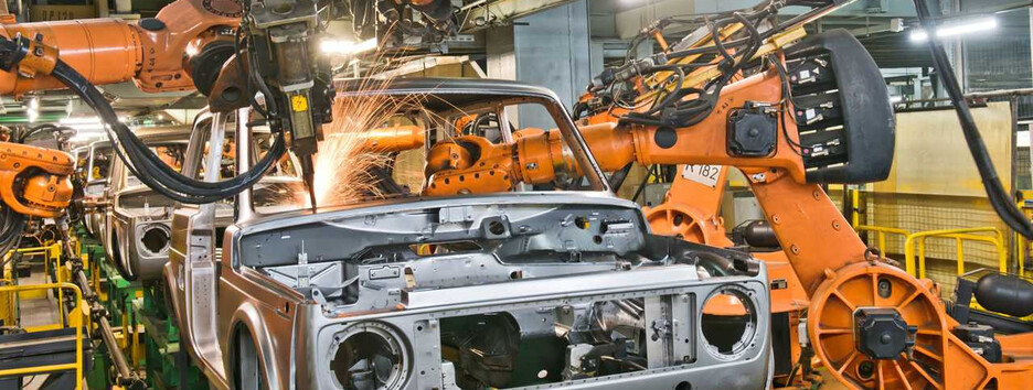 Найбільший російський автовиробник зупинив конвеєр через нестачу запчастин