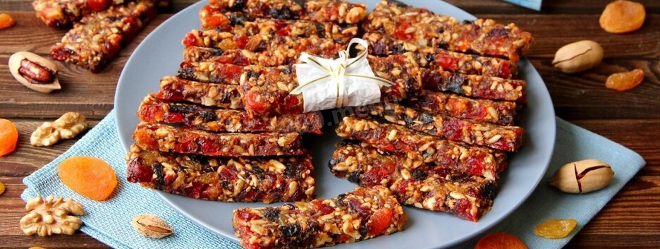 Супер-питательные и полезные: как приготовить батончики из сухофруктов