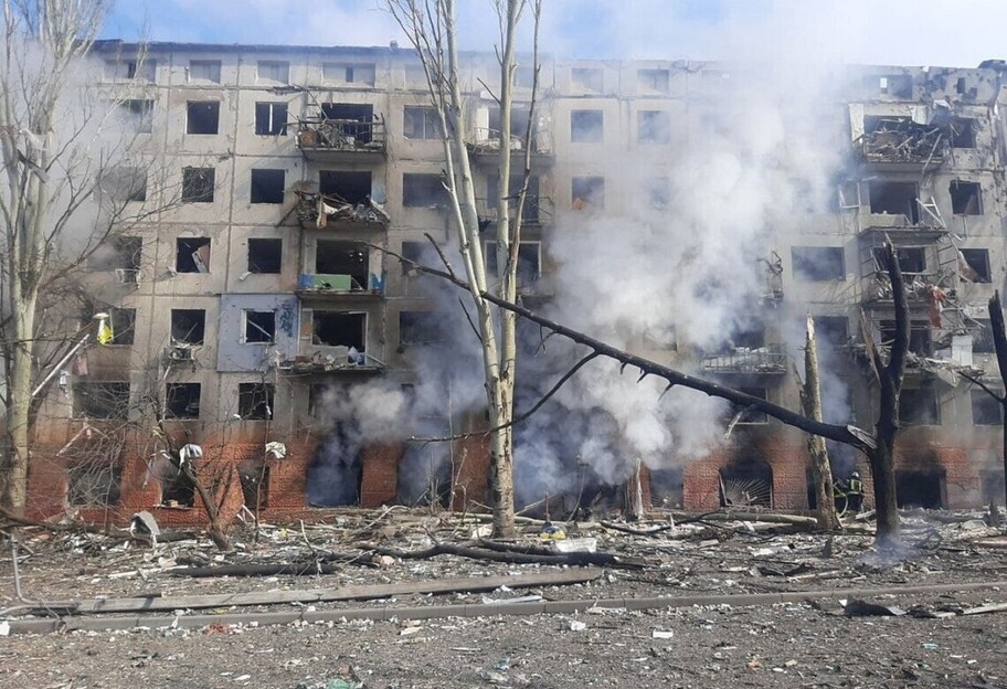 Обстрелы в Донецкой области - в Краматорске разрушены дома и есть раненные - фото 1
