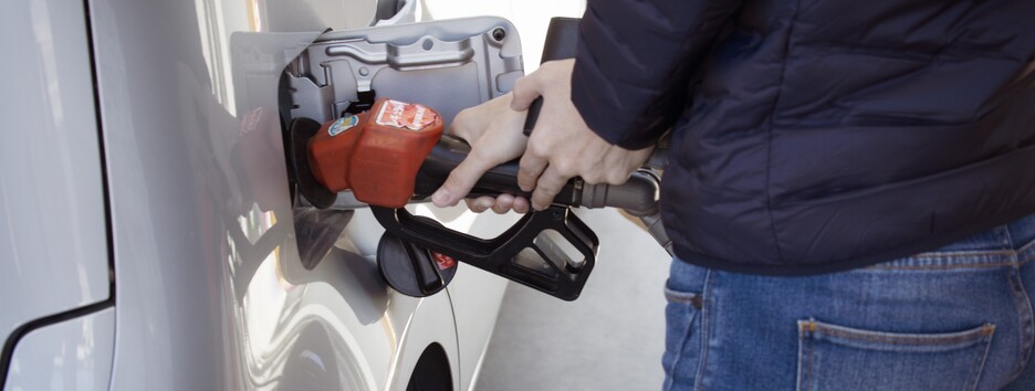 В стране дорожает топливо: украинцы реагируют мемами