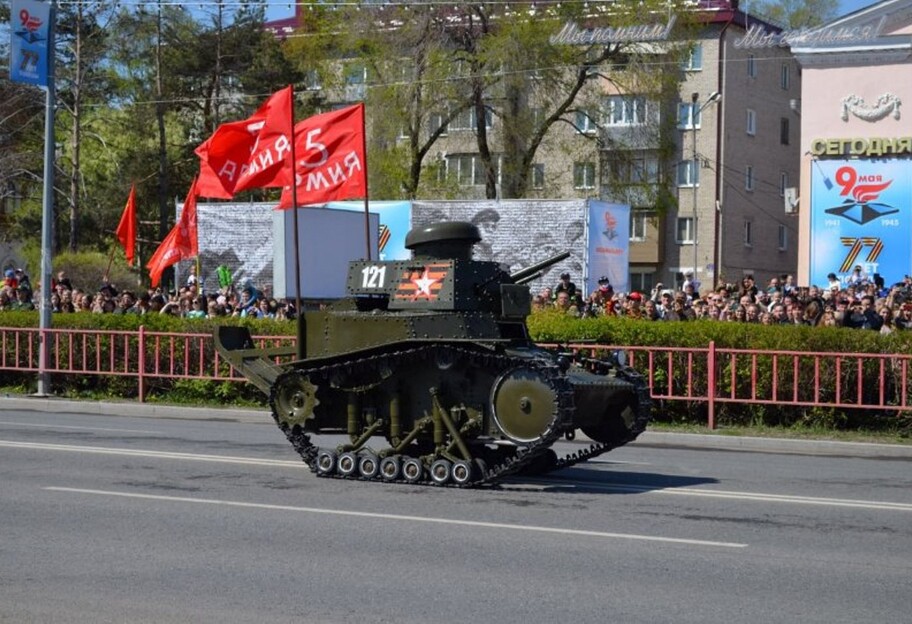 Парад в Москве - лучшие мемы о мародерах, морском флоте и солдатах - фото 1