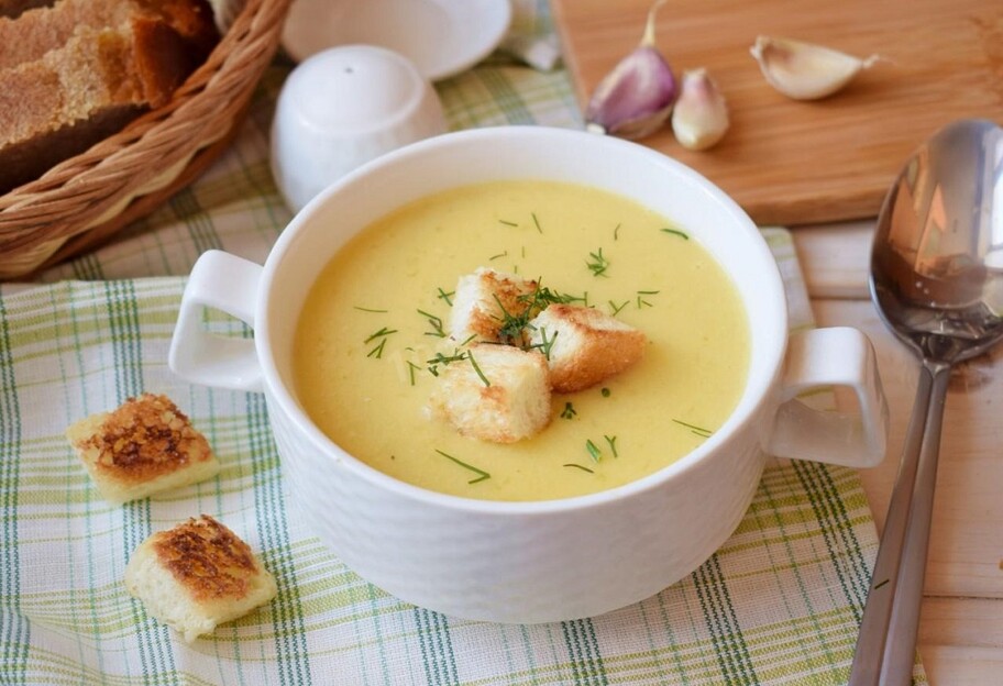 Суп-пюре з кабачками та куркою - покроковий рецепт - фото 1