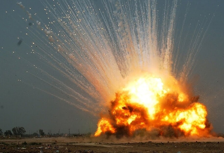 ВСУ взорвали склад с боеприпасами в Херсонской области - уничтожено 23 оккупанта - фото 1