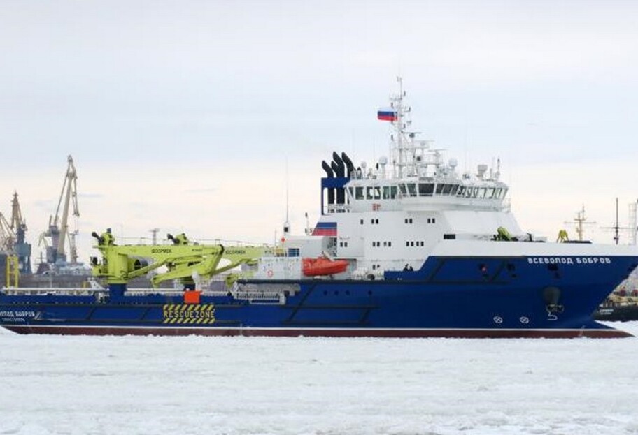 ЗСУ підбили російський корабель біля острова Зміїний - фото 1