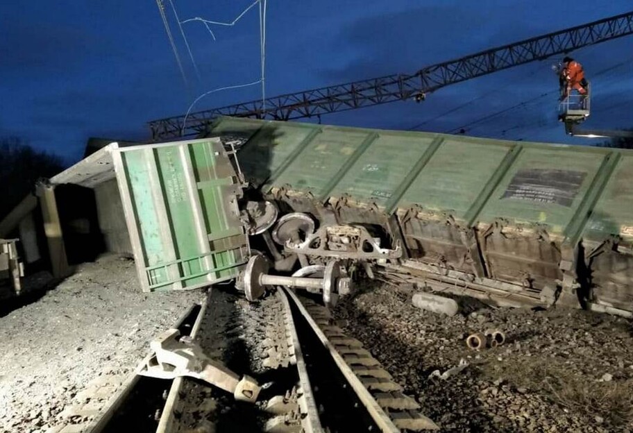 Вагоны поездов в России сходят с рельсов - подробности  - фото 1