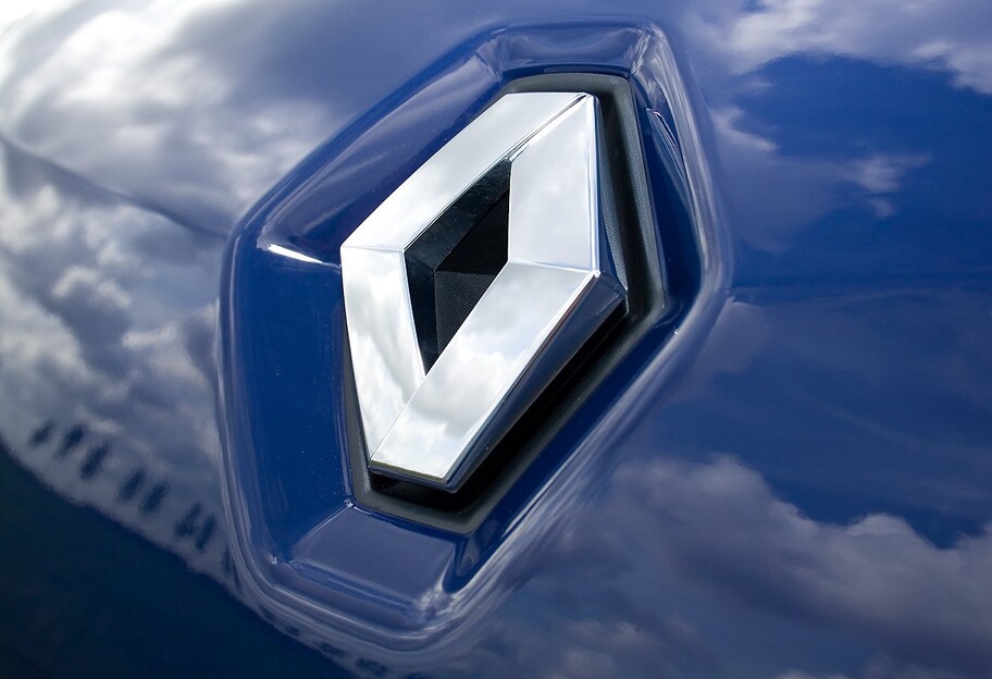 Renault призупинив діяльність у РФ - на заводі випускатимуть москвичі - фото 1
