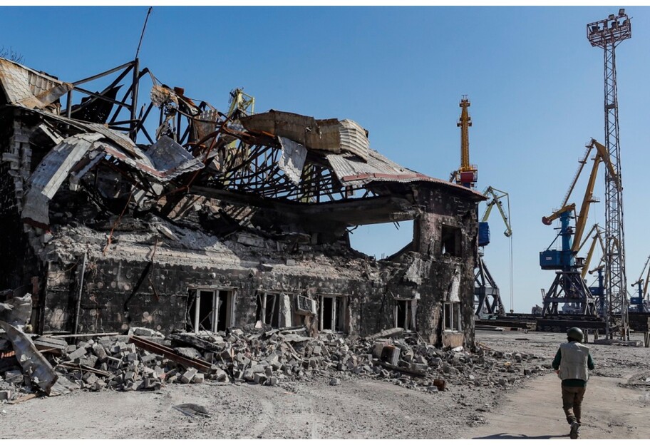 Россия в Мариуполе собирает подписи об уничтожении города ВСУ  - фото 1