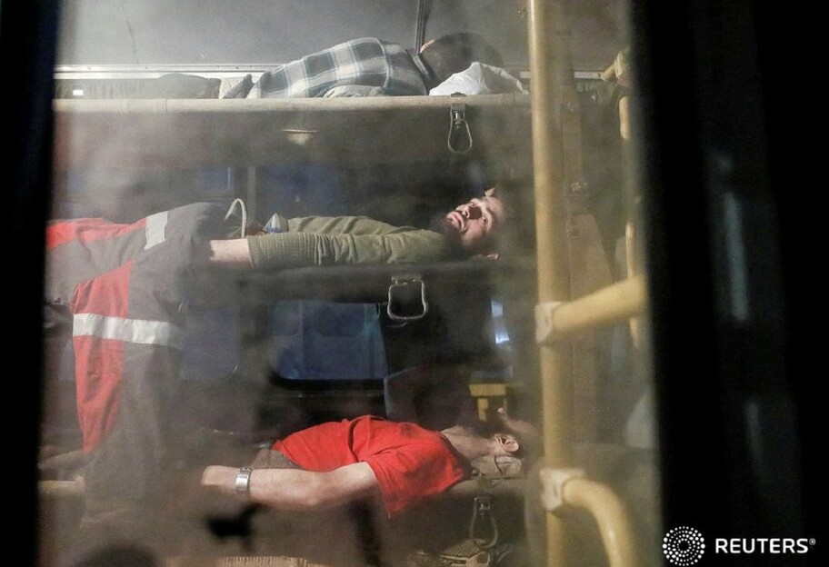 Порятунок військовослужбовців з Азовсталі – поранених захисників Маріуполя вивезли до ОРДЛО - фото 1