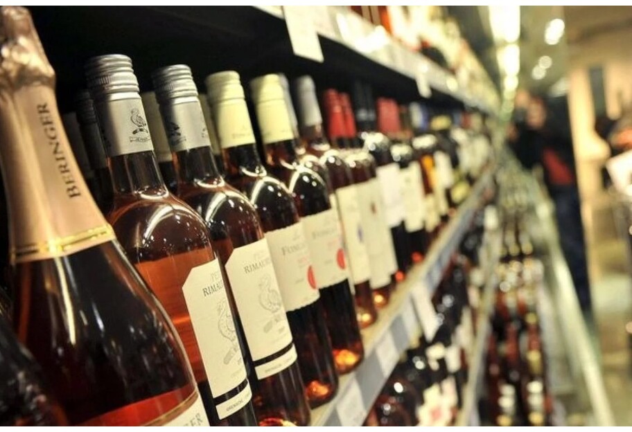 Продаж алкоголю у Харкові обмежили - при військовому стані міцний алкоголь не купити - фото 1