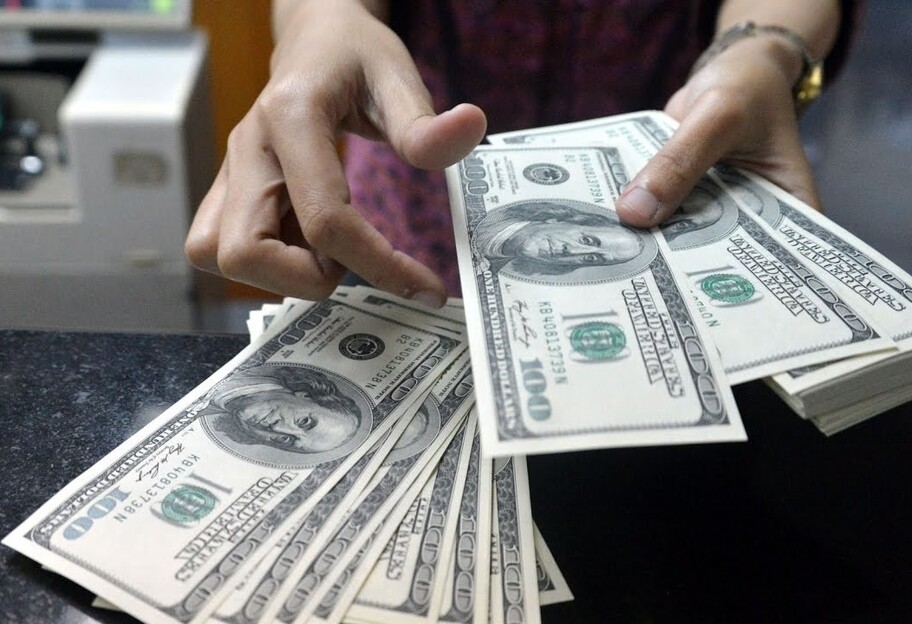 Курс доллара в Украине отпустили - банкам разрешили делать наценку  - фото 1