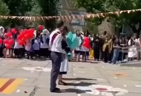 "Путин-черт": в Дагестане школьницы публично выступила против войны (видео) 