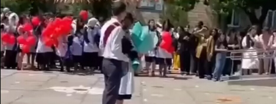 "Путин-черт": в Дагестане школьницы публично выступила против войны (видео) 