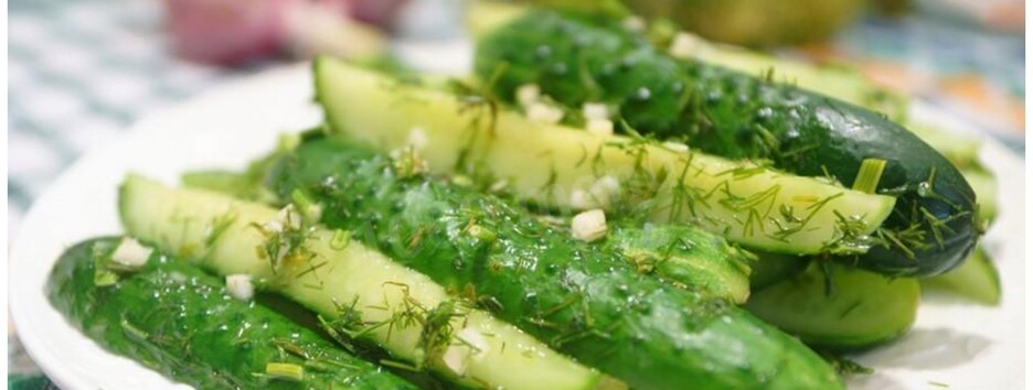 Не ждите сезон консервации: готовим маринованные огурцы по быстрому рецепту (видео)