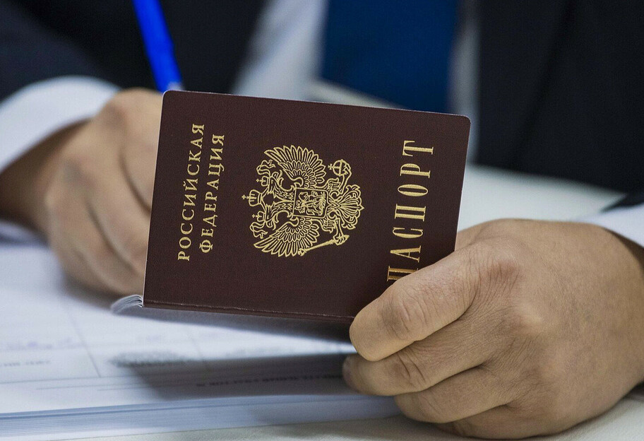 РФ начала фактическую аннексию Мариуполя - оккупанты начали раздавать паспорта - фото 1