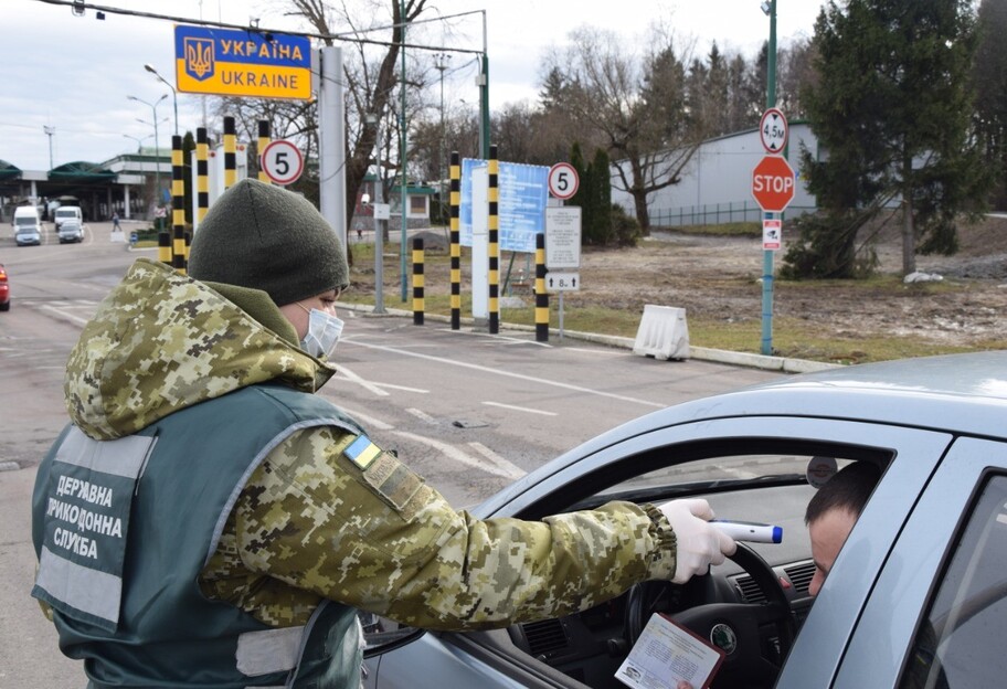Выезд мужчин за пределы Украины - кого не будут касаться ограничения - фото 1