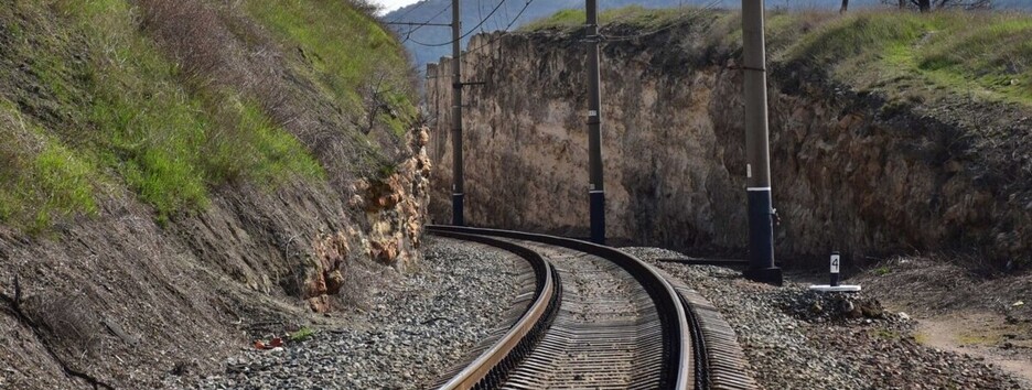 Росіяни планують відновити залізничне сполучення окупованої Луганщини з Кримом
