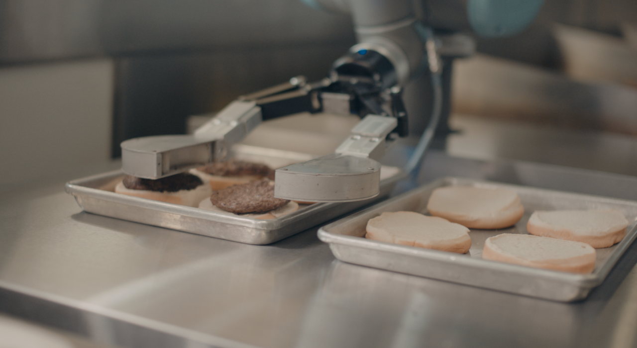 Создан робот Flippy с ИИ, который готовит бургеры