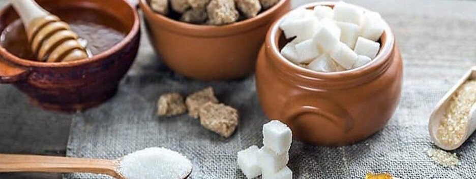 Нутрициолог рассказала, чем в рационе можно заменить сахар