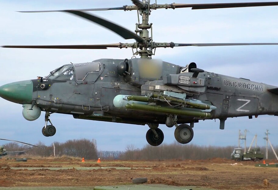 Потери России на войне - украинские бойцы сбили вражеский вертолет Ка-2 - фото 1