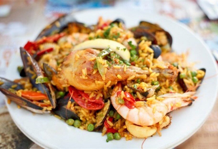 Паелья з консервованими морепродуктами - покроковий рецепт страви на вечерю - фото 1
