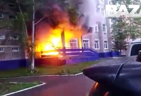 Житель Комсомольска-на-Амуре поджег здание Росгвардии (видео)