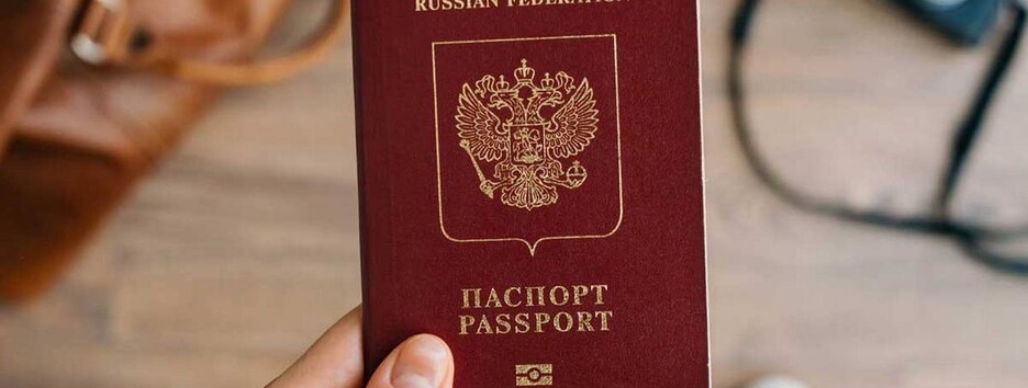 Оккупанты в Херсонской области предлагают деньги за оформление паспорта РФ