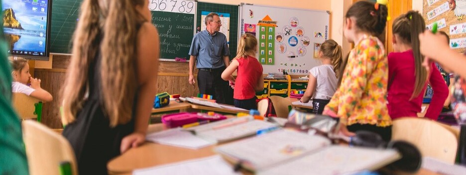 Окупанти намагаються перевести школи Херсона та Енергодара на російську програму