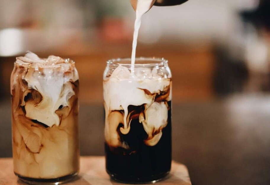 Холодный кофе с шоколадом - пошаговый рецепт освежающего итальянского напитка  - фото 1