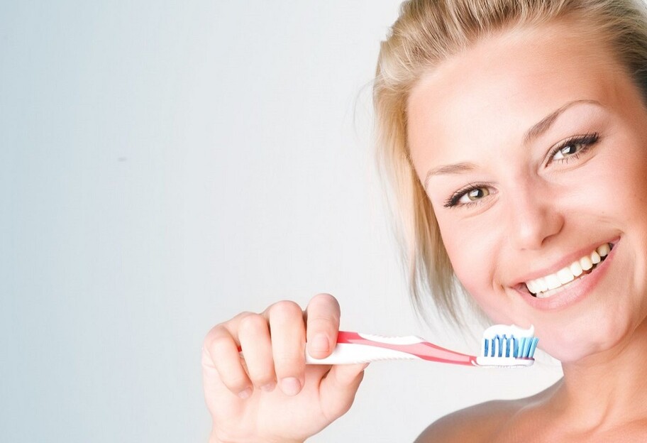 Здоровье зубов - врач рассказал, как правильно чистить зубы - фото 1
