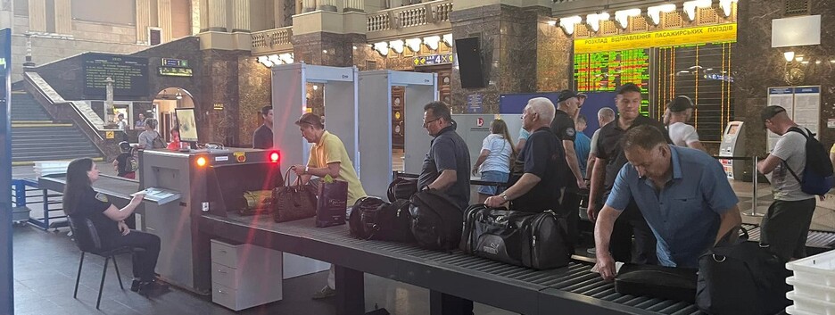 На Центральном вокзале Киева установили металлоискатели (фото)