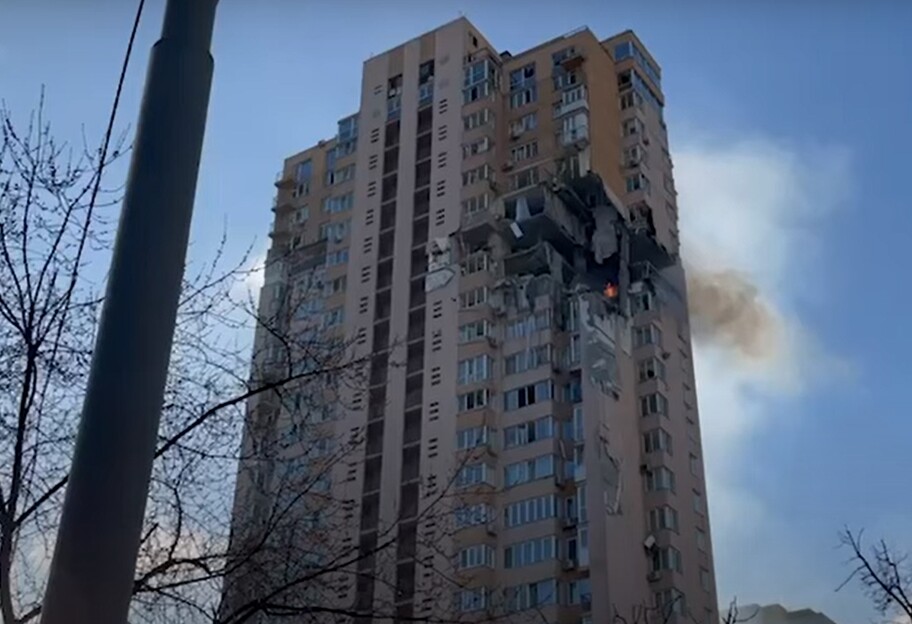 Обстріли Києва – що буде з будинком на Лобановського, в який потрапила ракета - фото 1