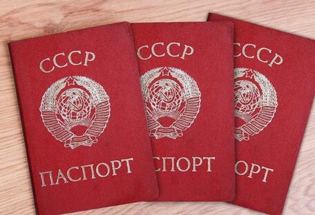 Оккупанты планировали раздавать украинцам паспорта СССР: СБУ нашла сотни чистых бланков (видео) 