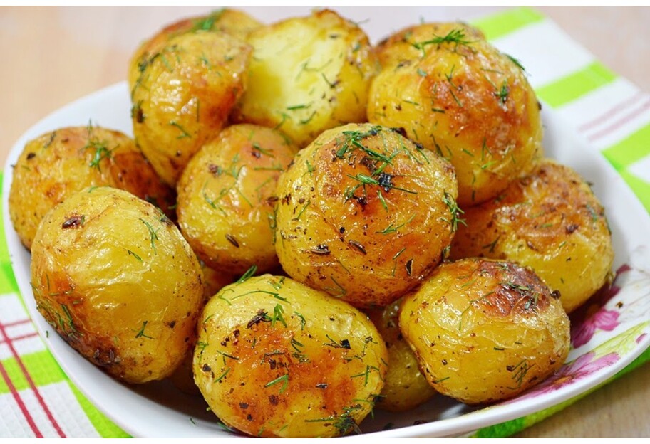 Молода картопля з салом - покроковий рецепт - як запекти у духовці - фото 1