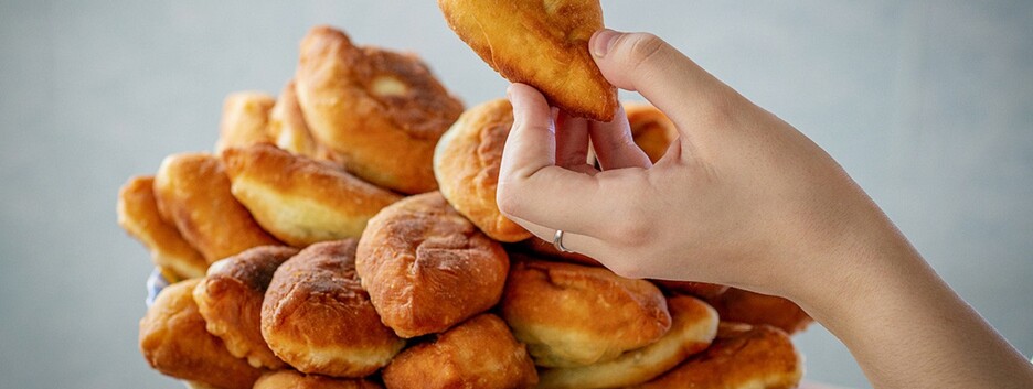 Расширяем кулинарные горизонты: готовим пирожки со сливами во фритюре